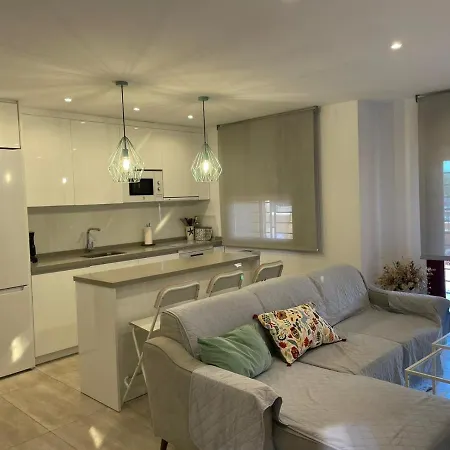 Lets In The Sun Blue Cala شقة